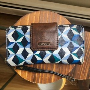 Fossil Wallet With Blue Geometrical Deisgn - Leather Wristlet